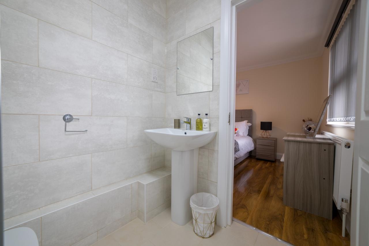 London Heathrow Serviced Apartments Ashford  Exteriör bild